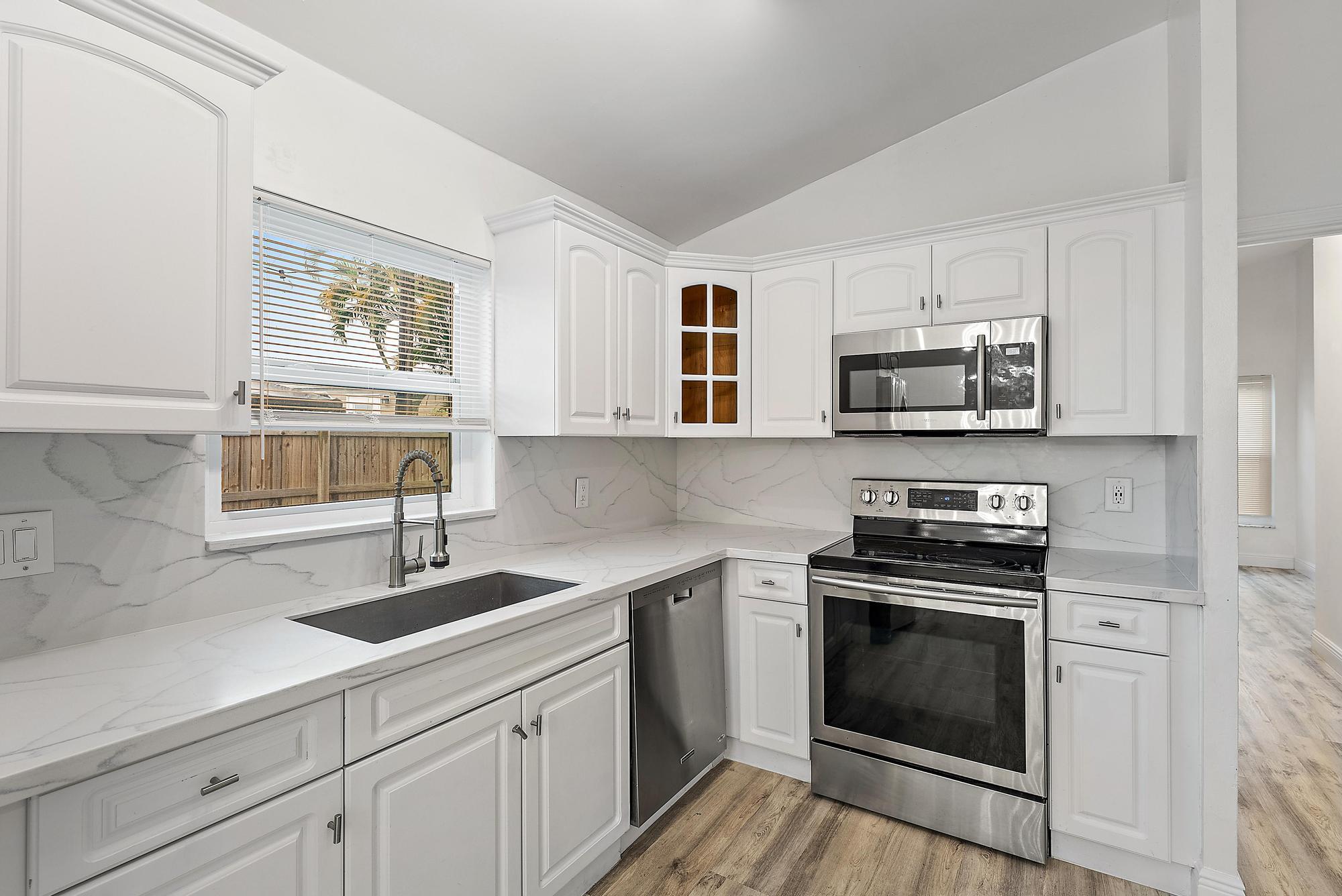 14576 Sunset Pine Drive Delray Beach, FL 33445 - Photo 5 of 23 Kitchen