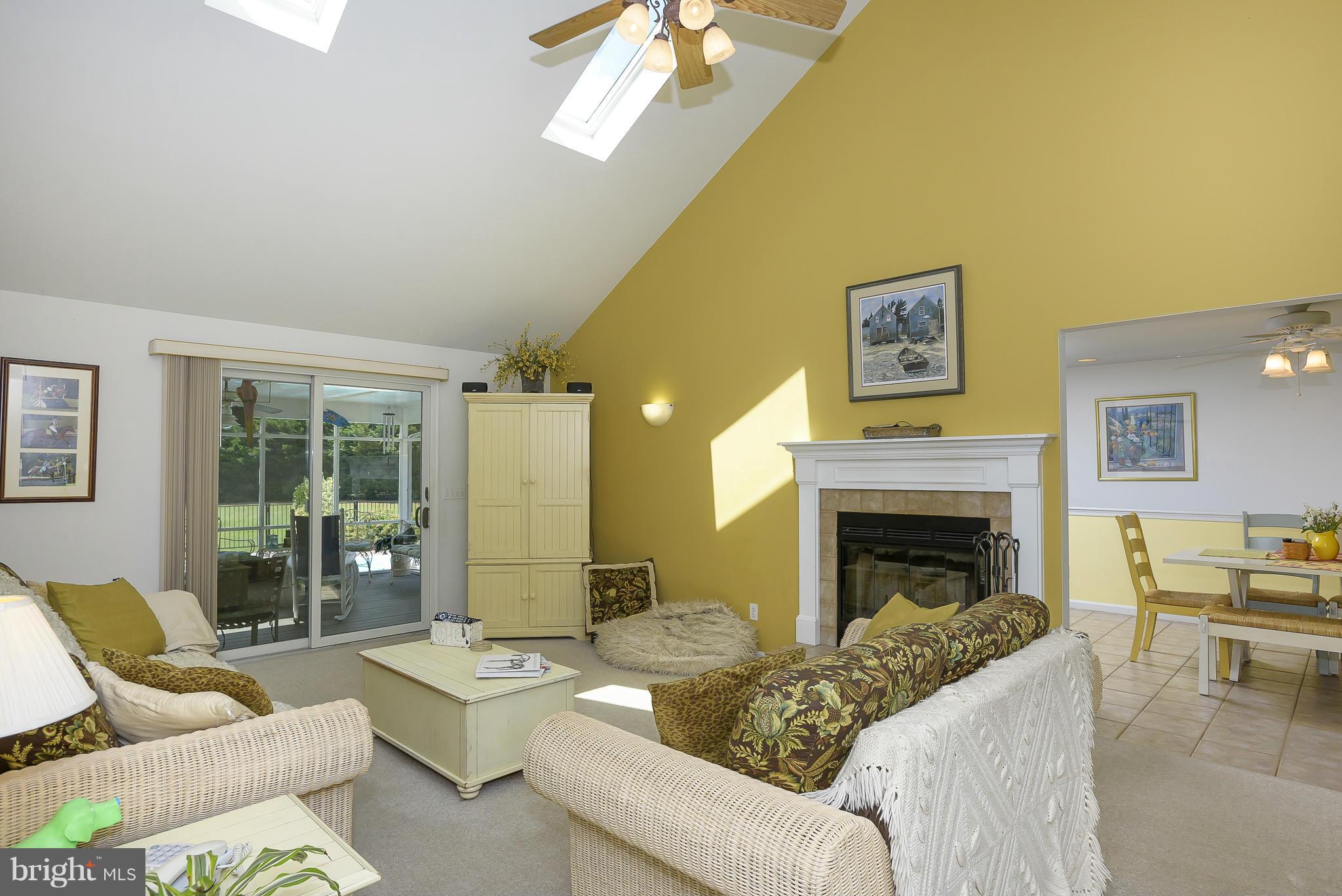 1315 Mayo Road Edgewater, MD 21037 - Photo 3 of 30 Living Room