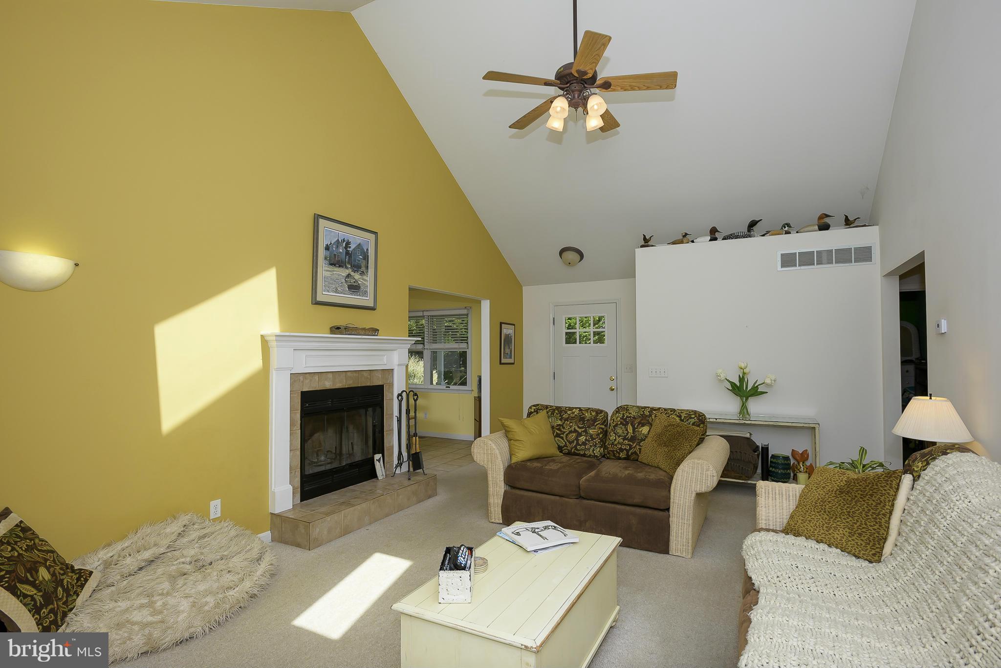 1315 Mayo Road Edgewater, MD 21037 - Photo 4 of 30 Living Room