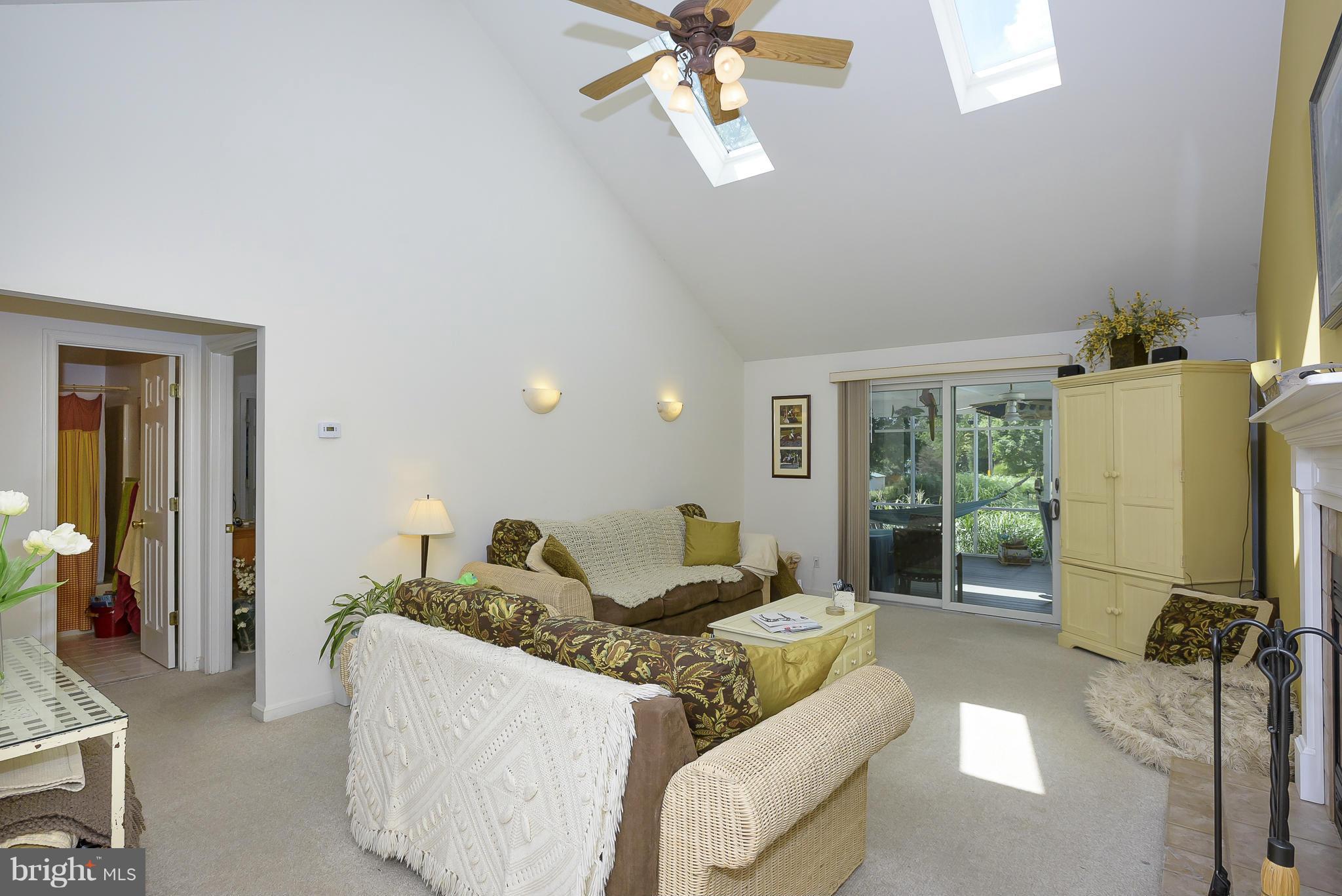 1315 Mayo Road Edgewater, MD 21037 - Photo 5 of 30 Living Room