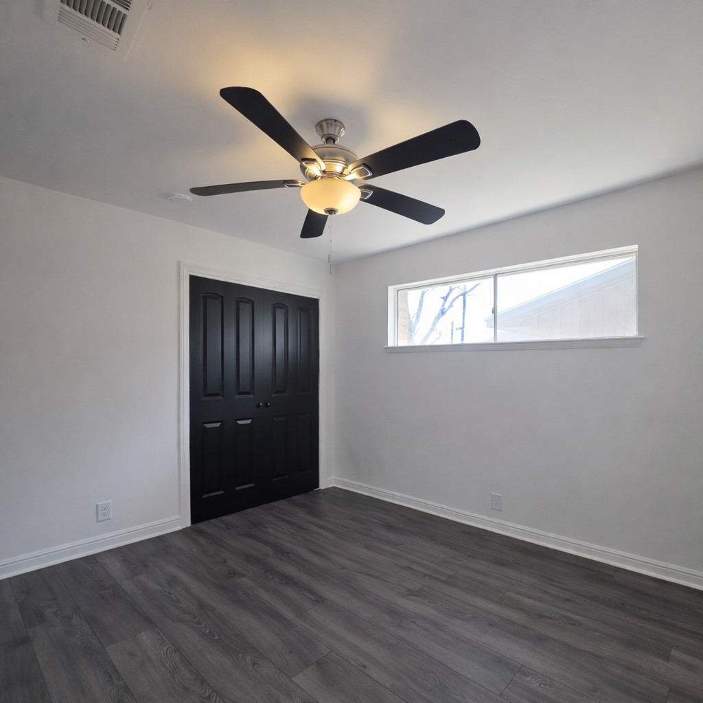 1820 Sunset Avenue Bay City, TX 77414 - Photo 14 of 26 Secondary bedroom