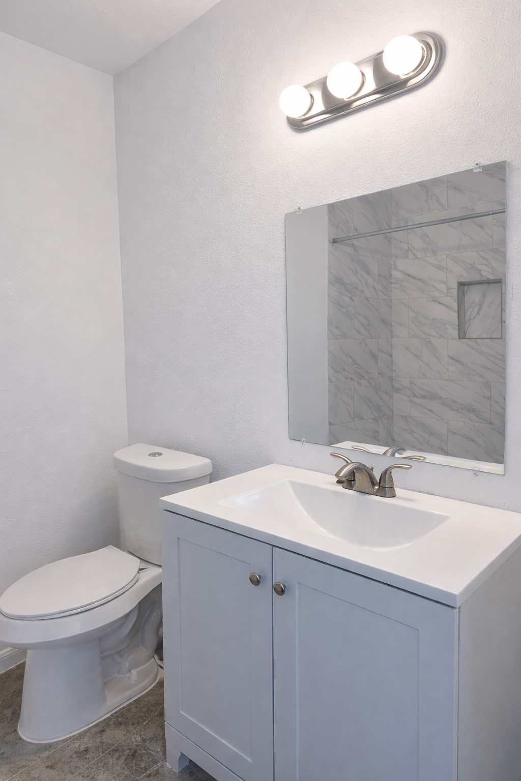 1820 Sunset Avenue Bay City, TX 77414 - Photo 16 of 26 Guest bath features tile floor, updated fixtures and natural lighting.