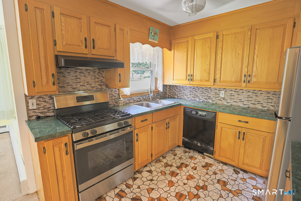 234 Airline Road Clinton, CT 06413 - Photo 12 of 39