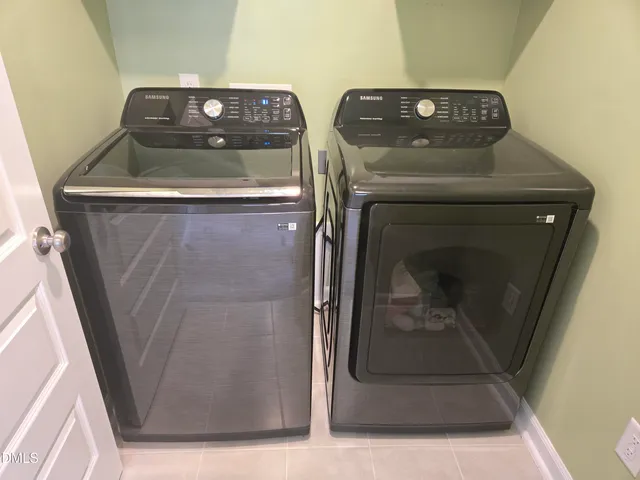 a view of a back side of house