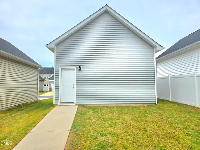 $1,899 | 262 Pansy Park, Clayton, NC 27520