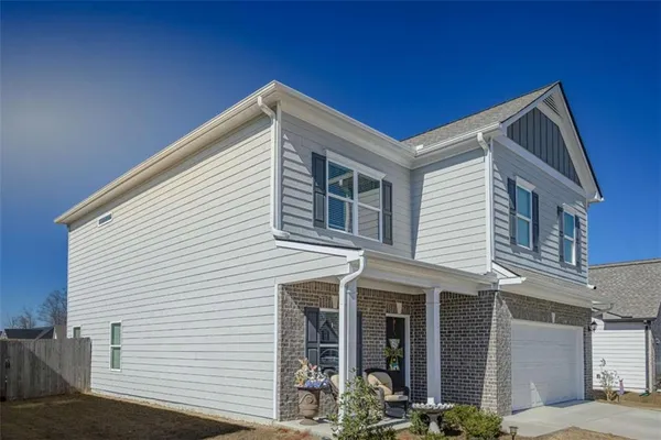 a view of house with street
