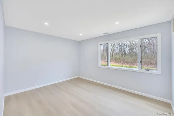 $5,500 | 207 August Road, North Babylon, NY 11703