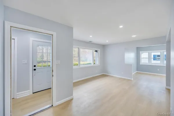 $5,500 | 207 August Road, North Babylon, NY 11703