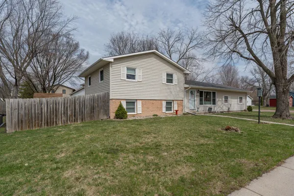 $324,900 | 2712 East Main Street, Mankato, MN 56001