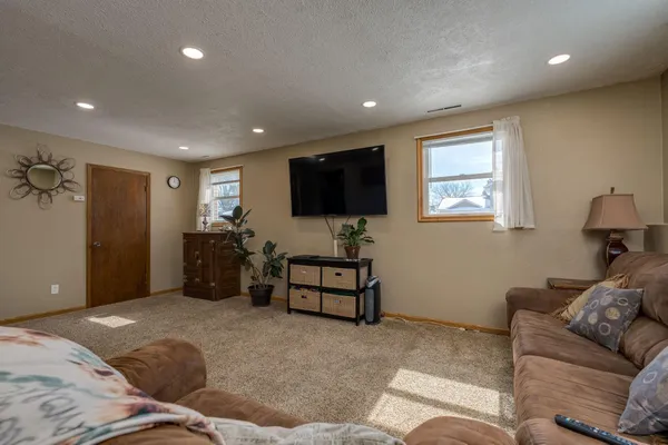 $329,900 | 2712 East Main Street, Mankato, MN 56001