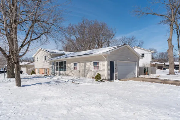 $329,900 | 2712 East Main Street, Mankato, MN 56001