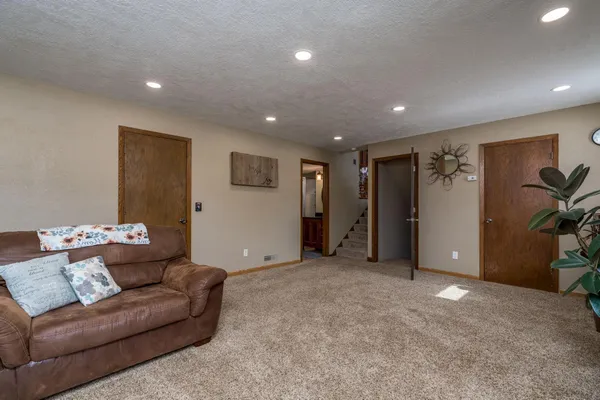 $329,900 | 2712 East Main Street, Mankato, MN 56001