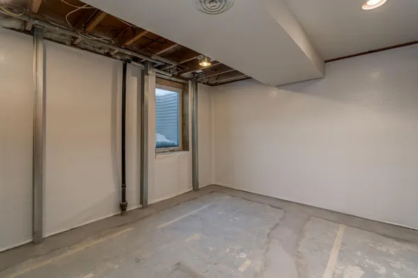 $329,900 | 2712 East Main Street, Mankato, MN 56001