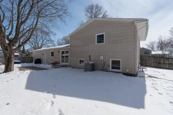 $329,900 | 2712 East Main Street, Mankato, MN 56001