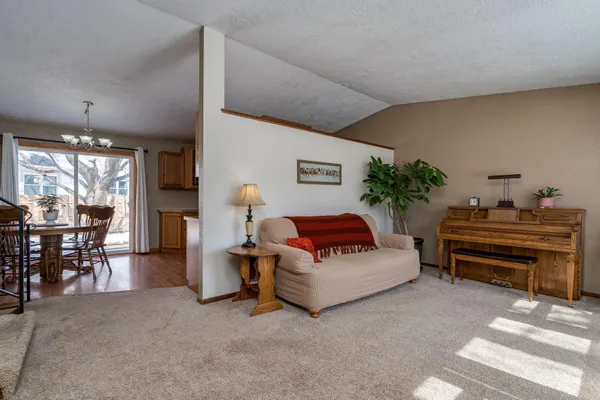 $329,900 | 2712 East Main Street, Mankato, MN 56001