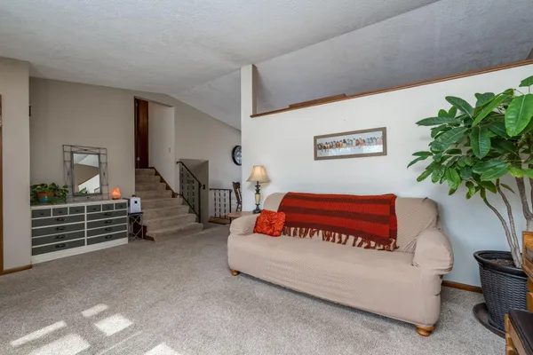 $329,900 | 2712 East Main Street, Mankato, MN 56001