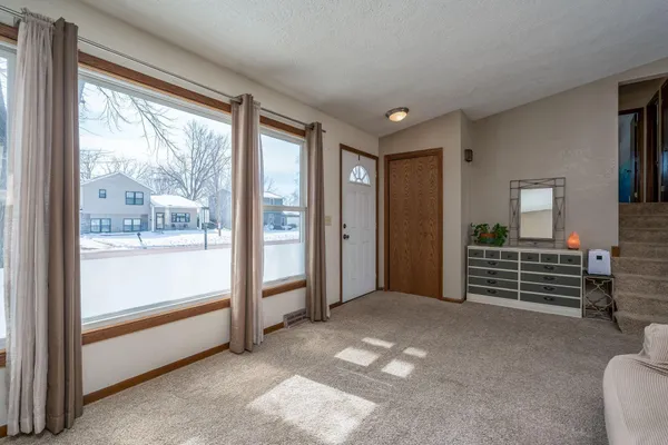 $329,900 | 2712 East Main Street, Mankato, MN 56001