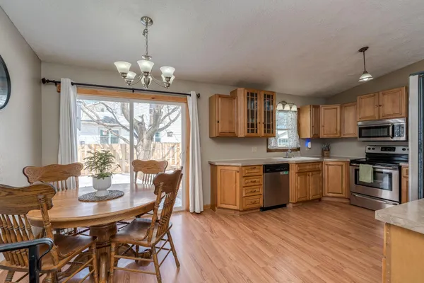 $329,900 | 2712 East Main Street, Mankato, MN 56001