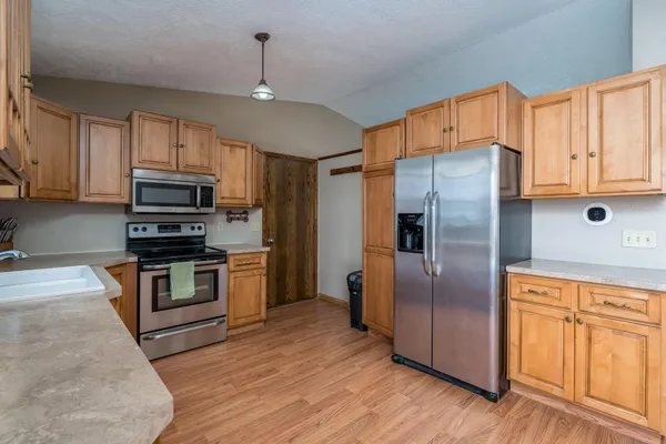 $329,900 | 2712 East Main Street, Mankato, MN 56001