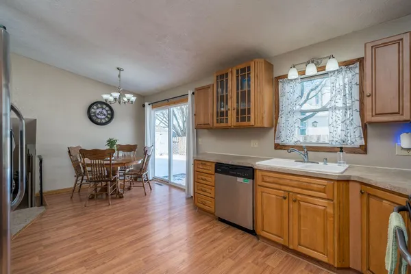 $329,900 | 2712 East Main Street, Mankato, MN 56001