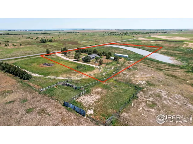 a view of an outdoor space and city view