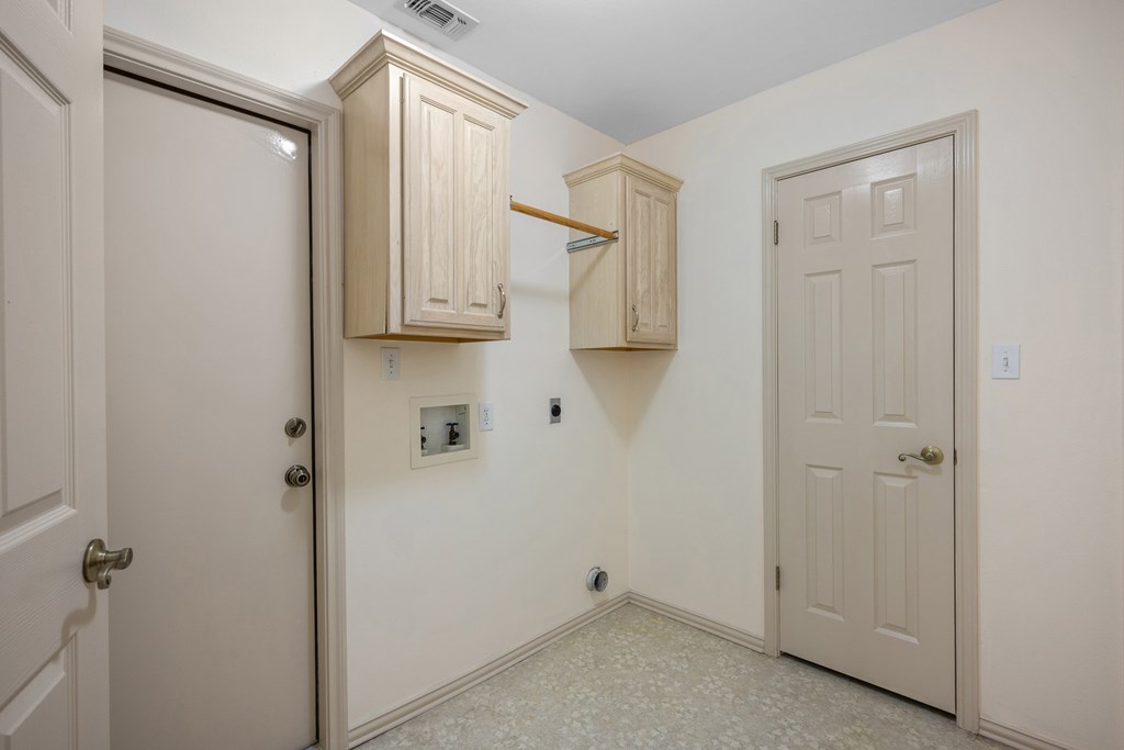 1257 Victory Kerrville, TX 78028 - Photo 18 of 31 a view of bathroom with white walls