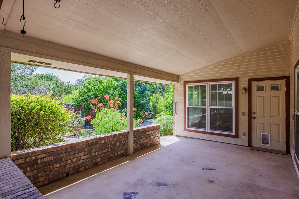 1257 Victory Kerrville, TX 78028 - Photo 21 of 31 a view of a garden from a balcony