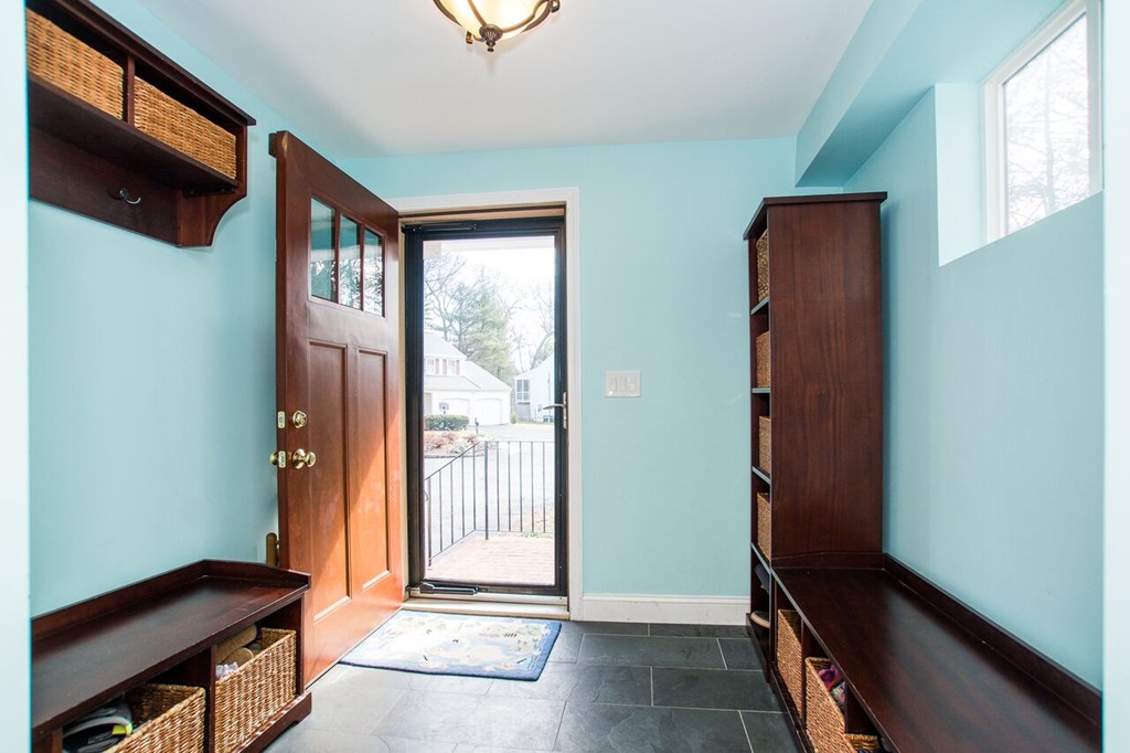 20 Surrey Lane Needham, MA 02492 - Photo 3 of 30 Gallery Image 3