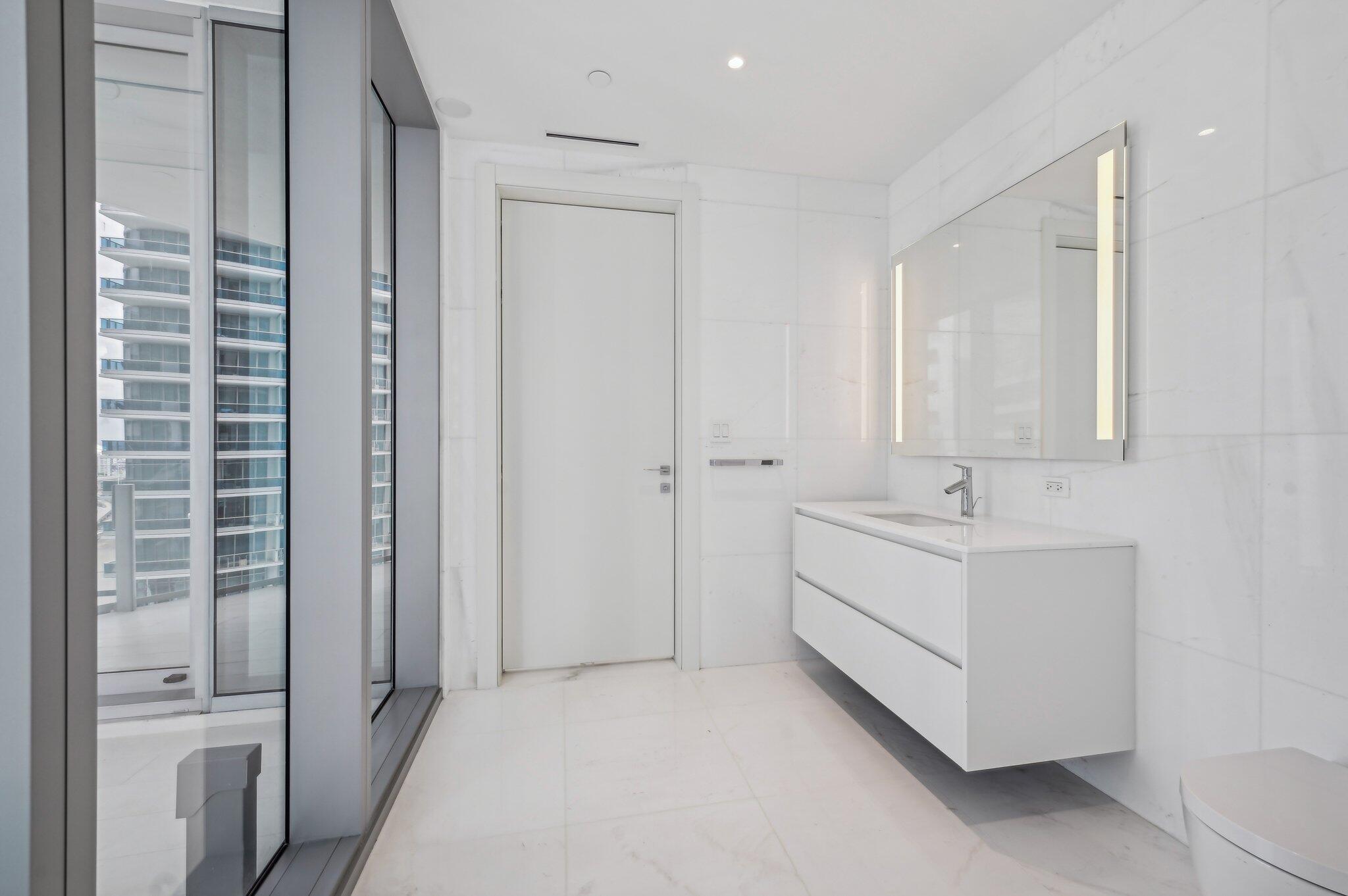 300 Biscayne Blvd Way, Unit 1907 Miami, FL 33131 - Photo 28 of 43 Biscayne Blvd Way 1907-032