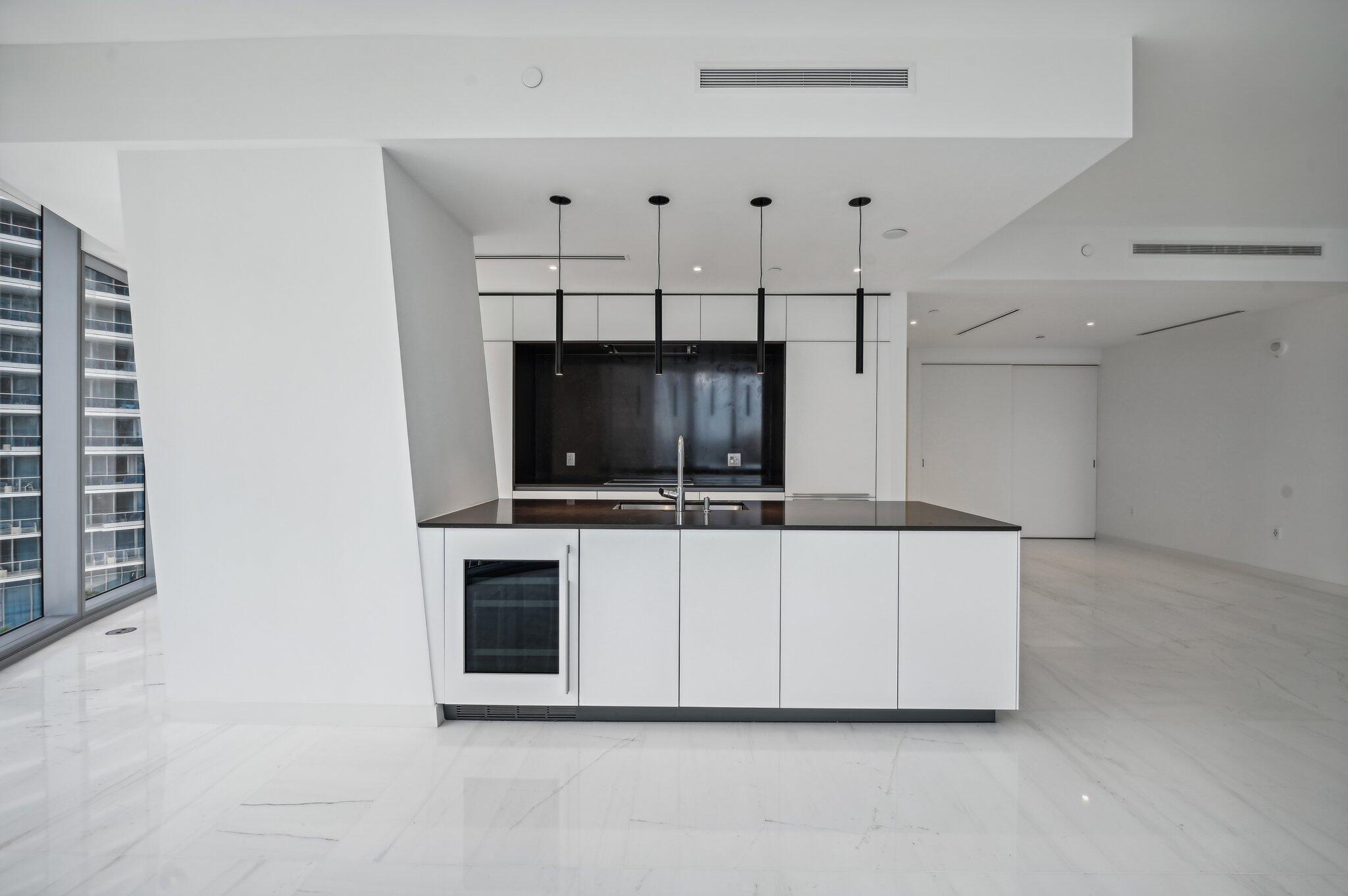 300 Biscayne Blvd Way, Unit 1907 Miami, FL 33131 - Photo 4 of 43 Biscayne Blvd Way 1907-005