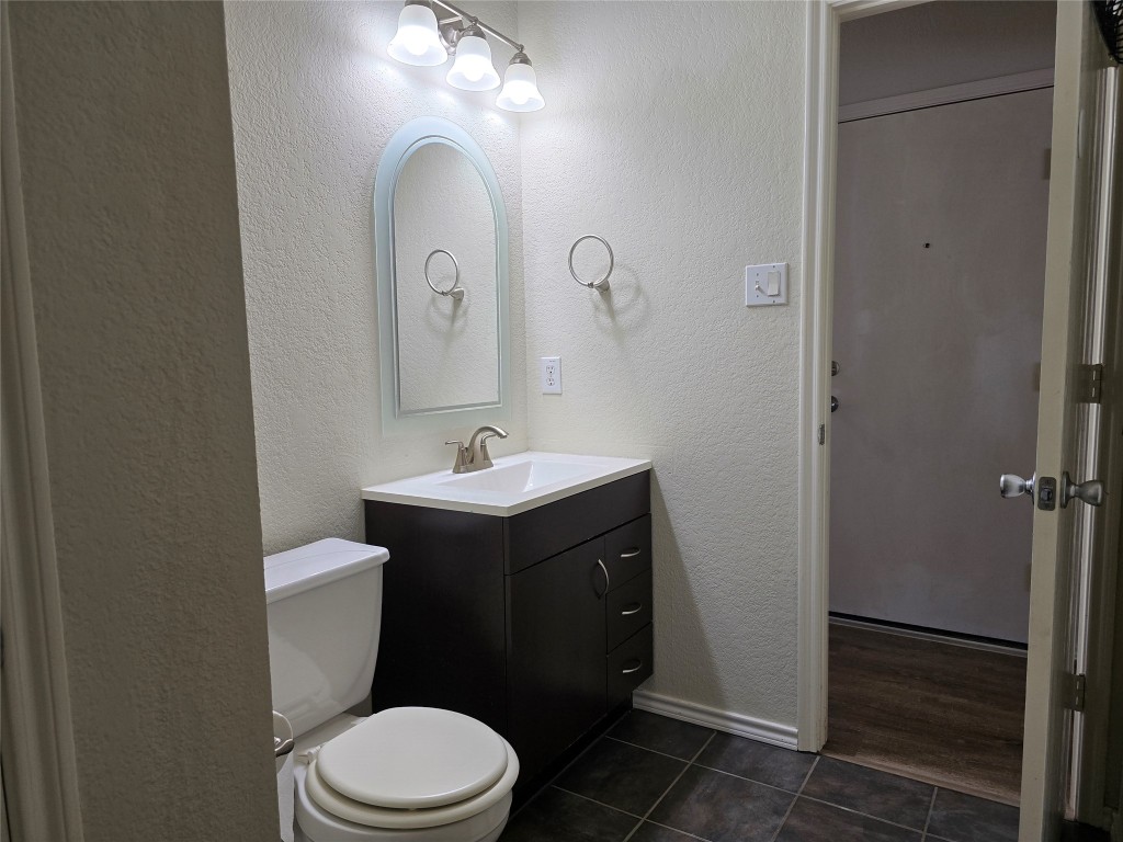 6527 Fairbrook Park Lane Spring, TX 77379 - Photo 3 of 17 a bathroom with a toilet sink and mirror
