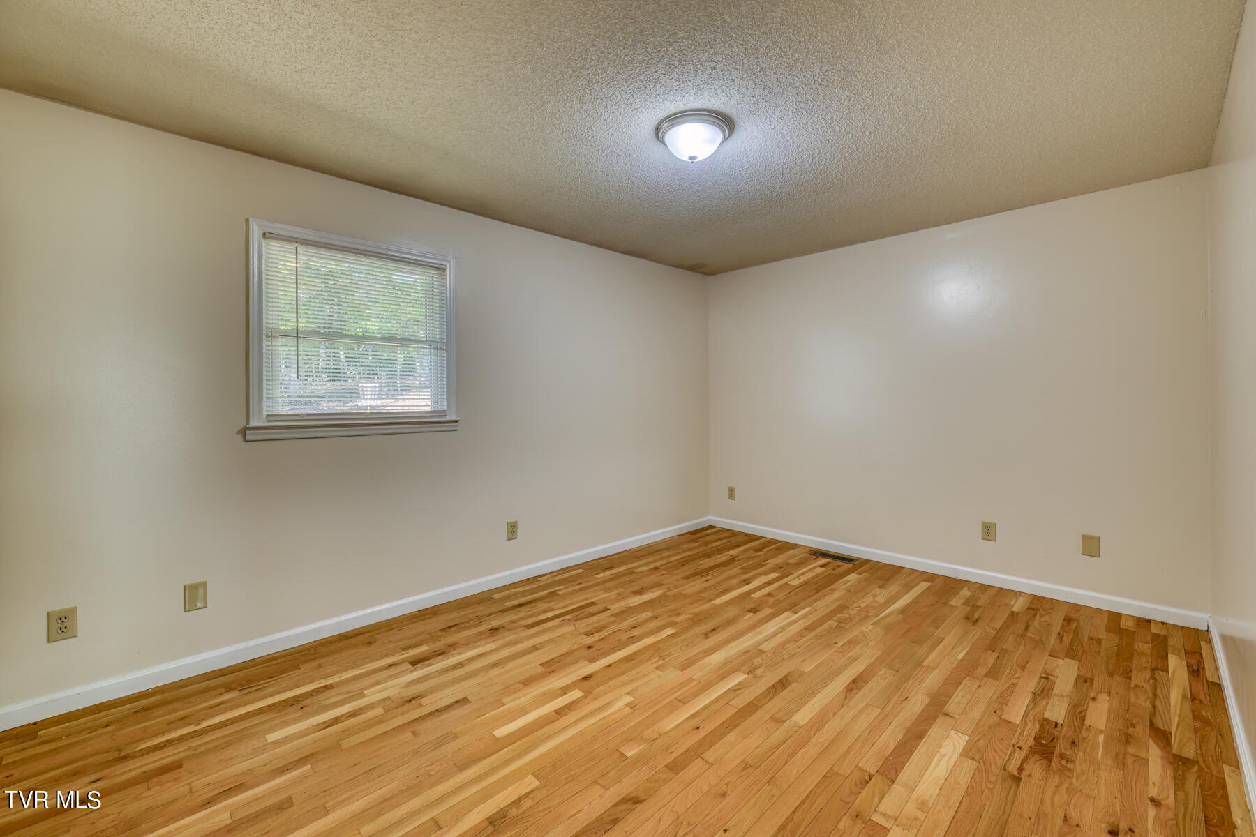 225 Huckleberry Road, Unit 2 Bluff City, TN 37618 - Photo 18 of 22 225 Huckleberry Rd #2-18