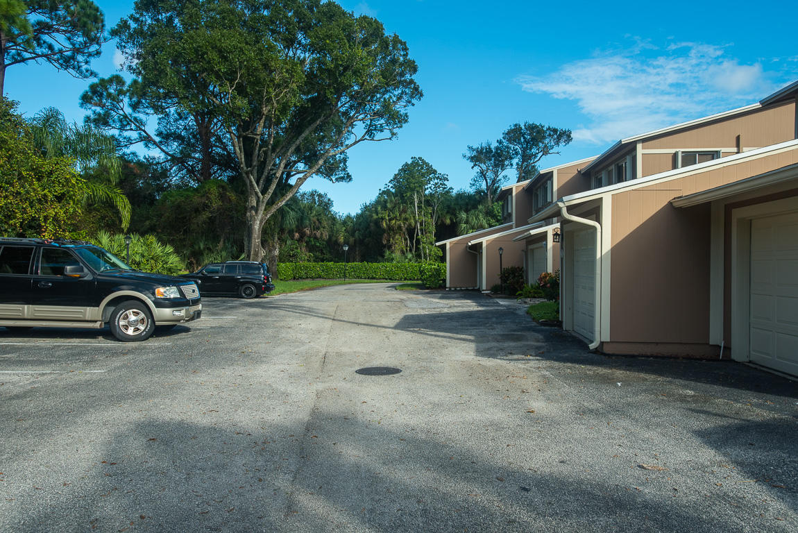 52 Maplecrest Circle Jupiter, FL 33458 - Photo 35 of 42 52 Maplecrest Cir-40