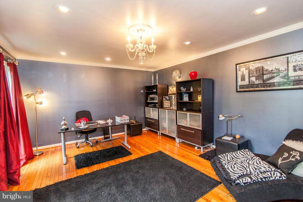 11644 Deer Forest Road Reston, VA 20194 - Photo 6 of 30 Main Level Living Room