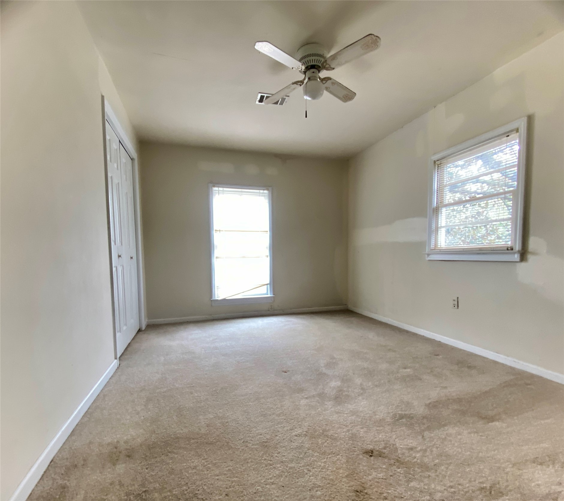 223 East Robert Toombs Avenue Washington, GA 30673 - Photo 35 of 46 an empty room with windows