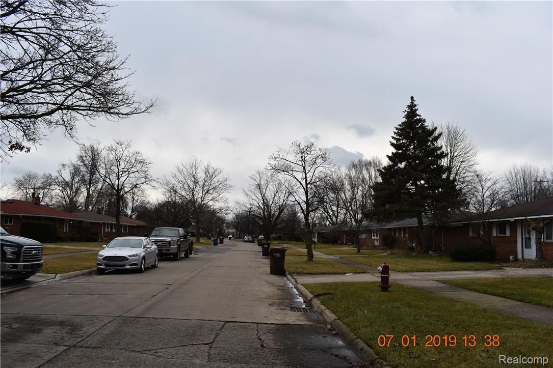 5001 Harding Street Wayne, MI 48184 - Photo 16 of 18 5001 Harding Street - neighborhood view