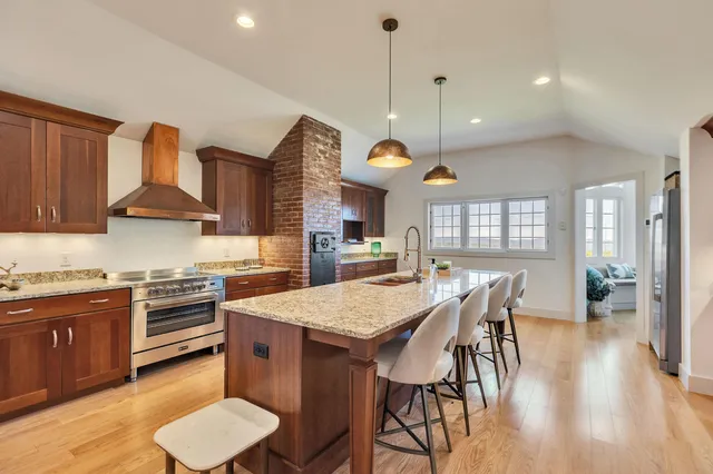 $1,995,000 | 477 East Mountain Road, Peterborough, NH 03458