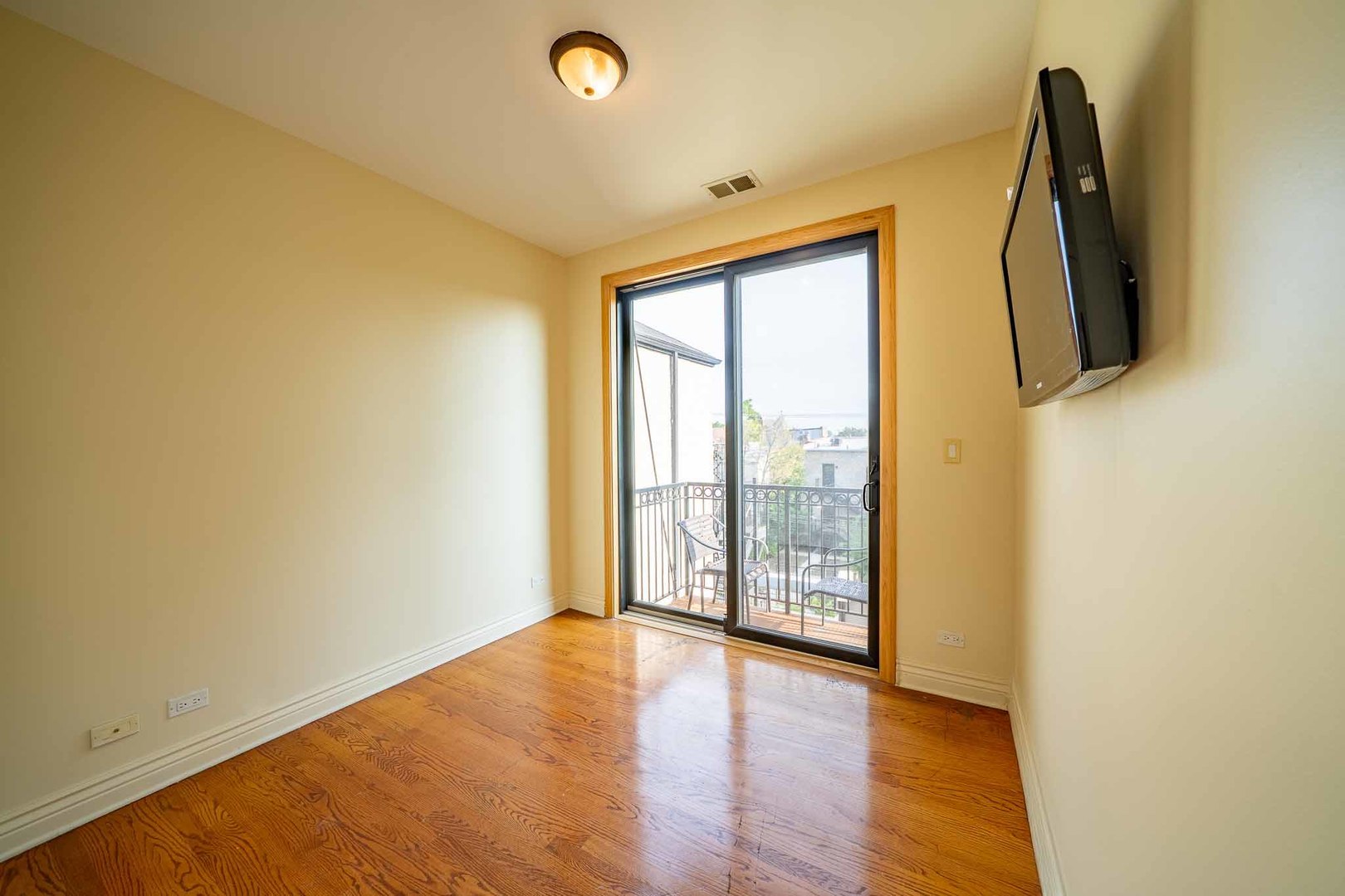 3123 West Washington Boulevard, Unit 3 Chicago, IL 60612 - Photo 13 of 24 a view of an empty room with wooden floor and a window