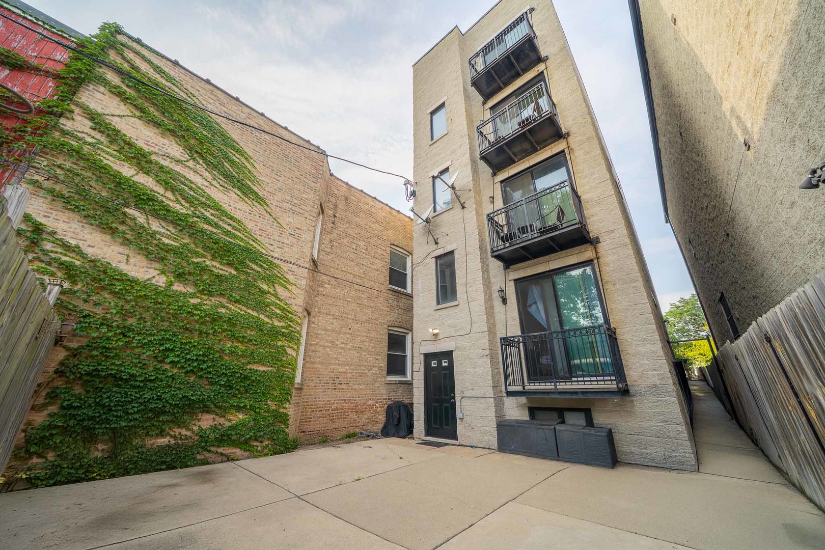 3123 West Washington Boulevard, Unit 3 Chicago, IL 60612 - Photo 24 of 24 a view of an outdoor space with seating area