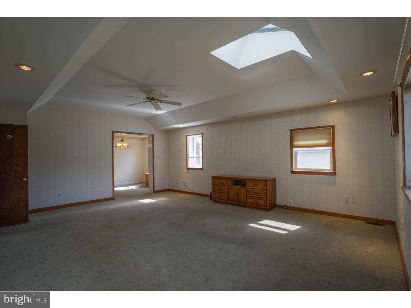 306 Edgemore Road Secane, PA 19018 - Photo 4 of 25