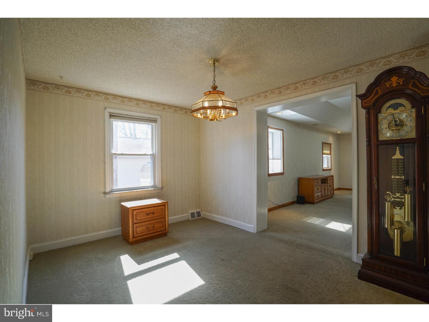306 Edgemore Road Secane, PA 19018 - Photo 7 of 25