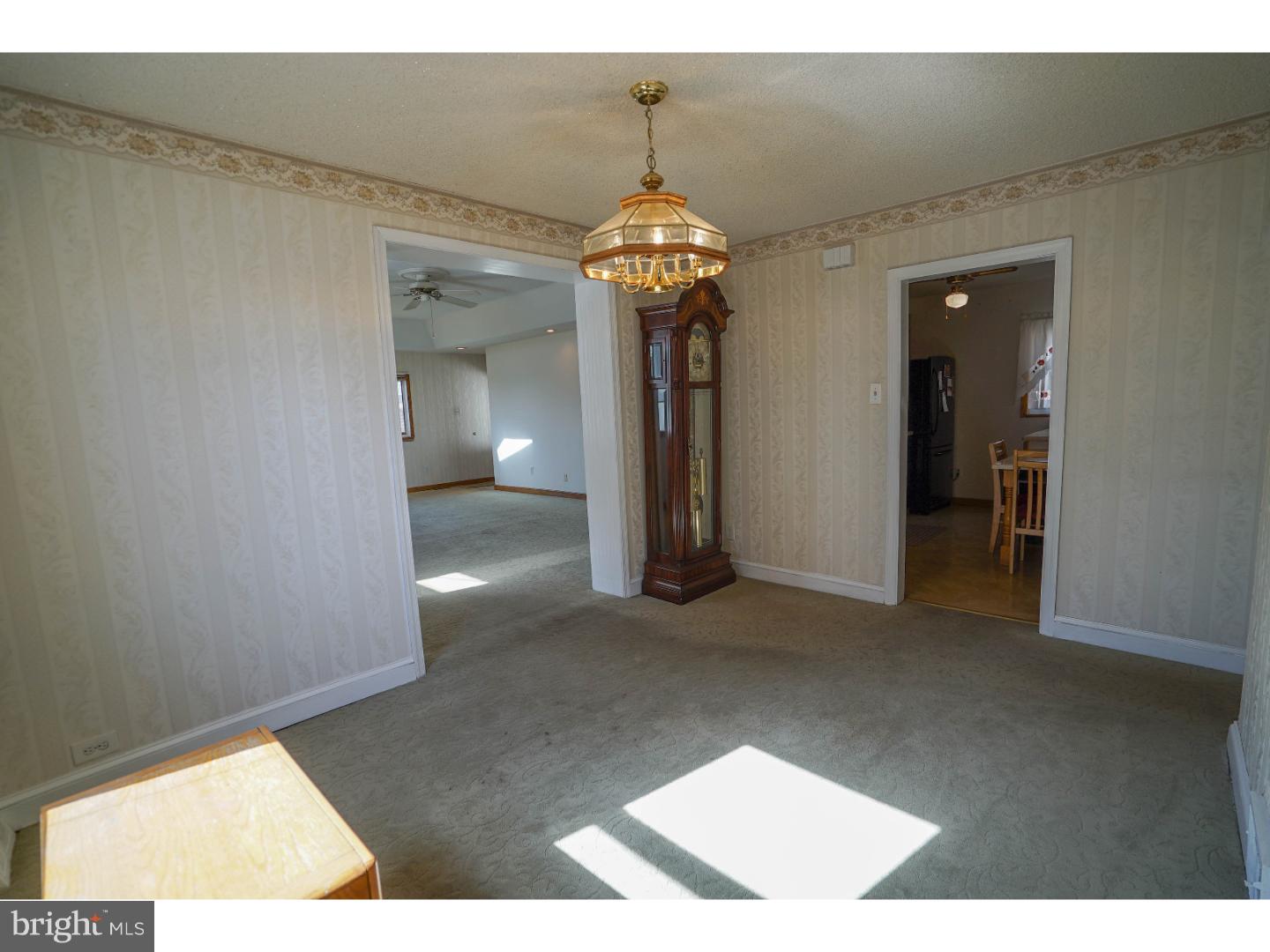 306 Edgemore Road Secane, PA 19018 - Photo 8 of 25