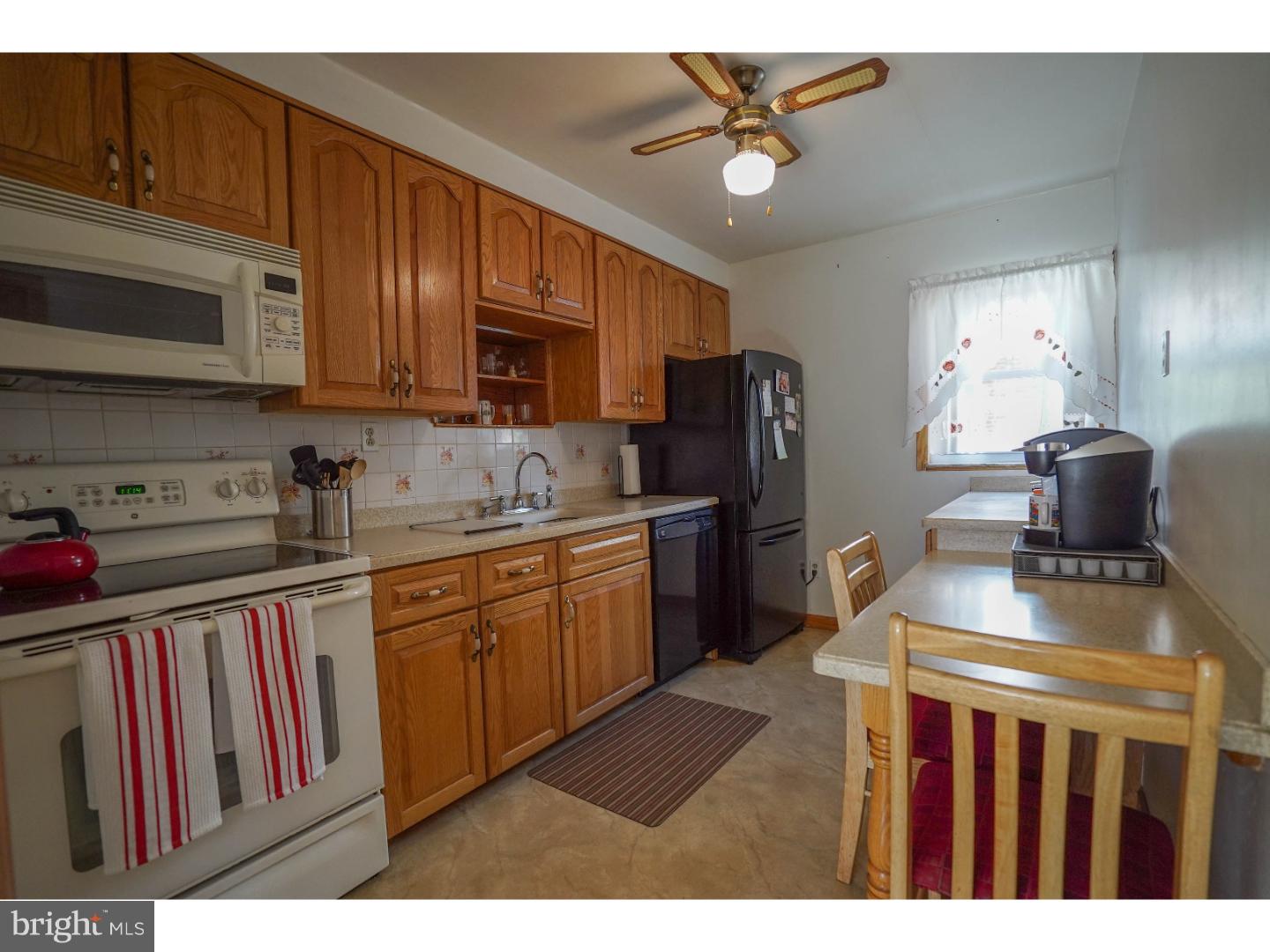 306 Edgemore Road Secane, PA 19018 - Photo 9 of 25