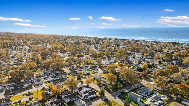 $675,000 | 31 Bayberry Road, Villas, NJ 08251