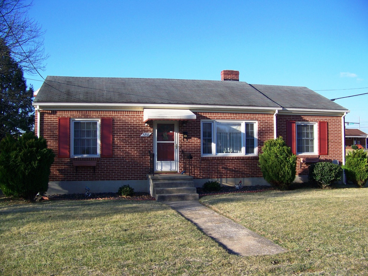 5232 Hearthstone Road Roanoke, VA 24012 - Photo 1 of 37 Hearthstone front new
