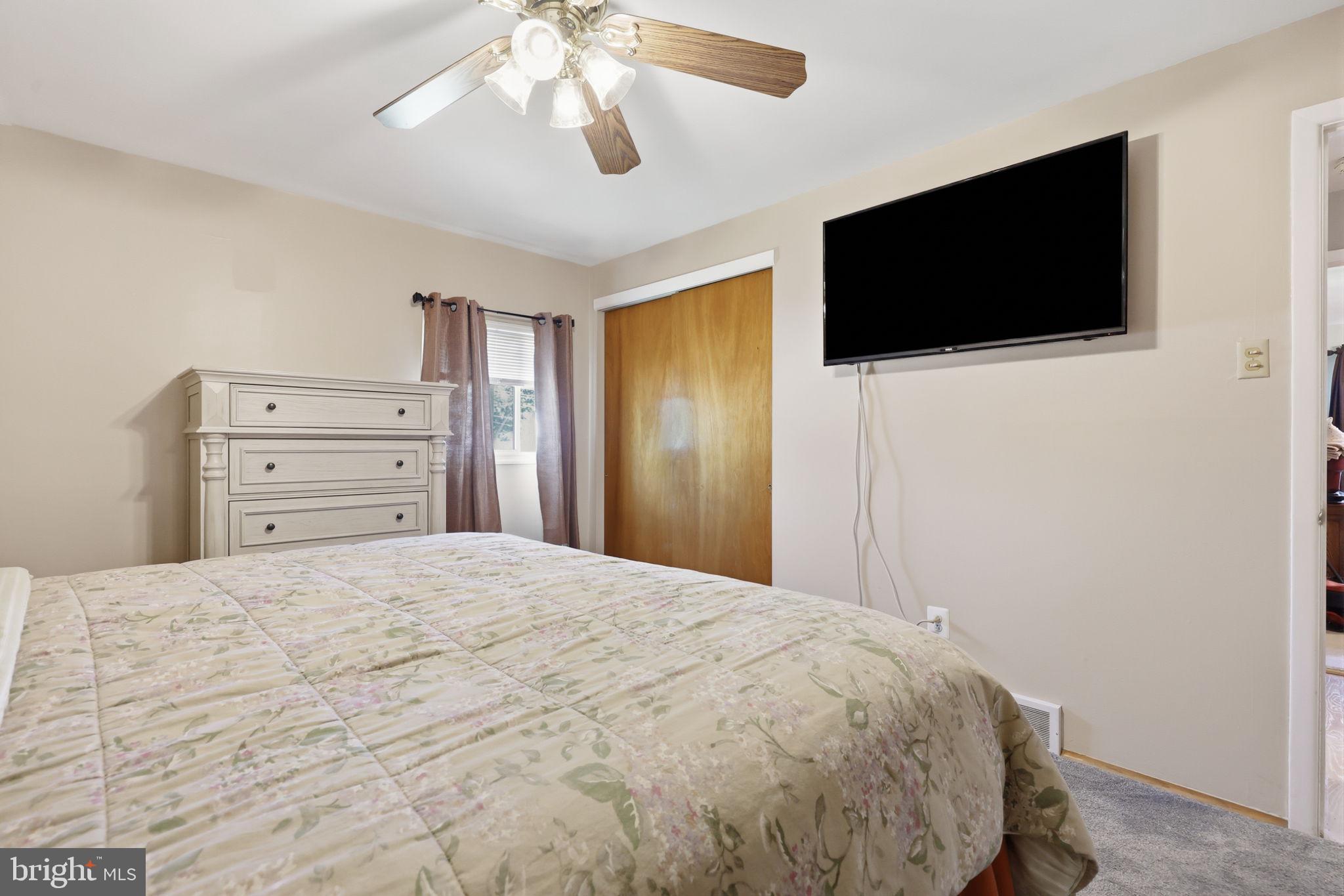 1320 Nevarc Road Warminster, PA 18974 - Photo 16 of 34