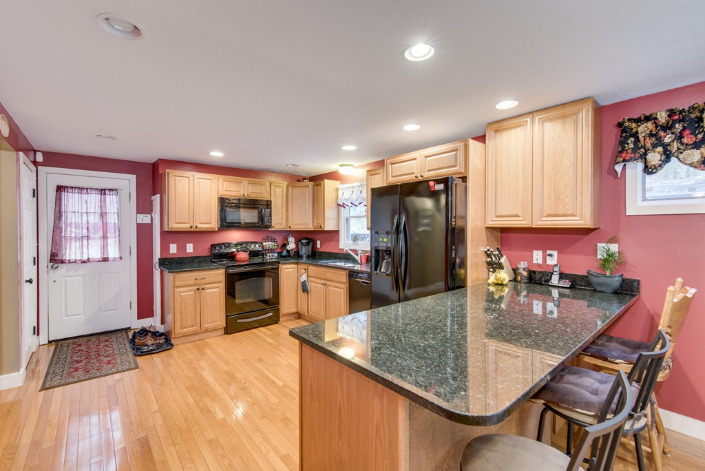 85 Valley Path Marshfield, MA 02050 - Photo 3 of 25