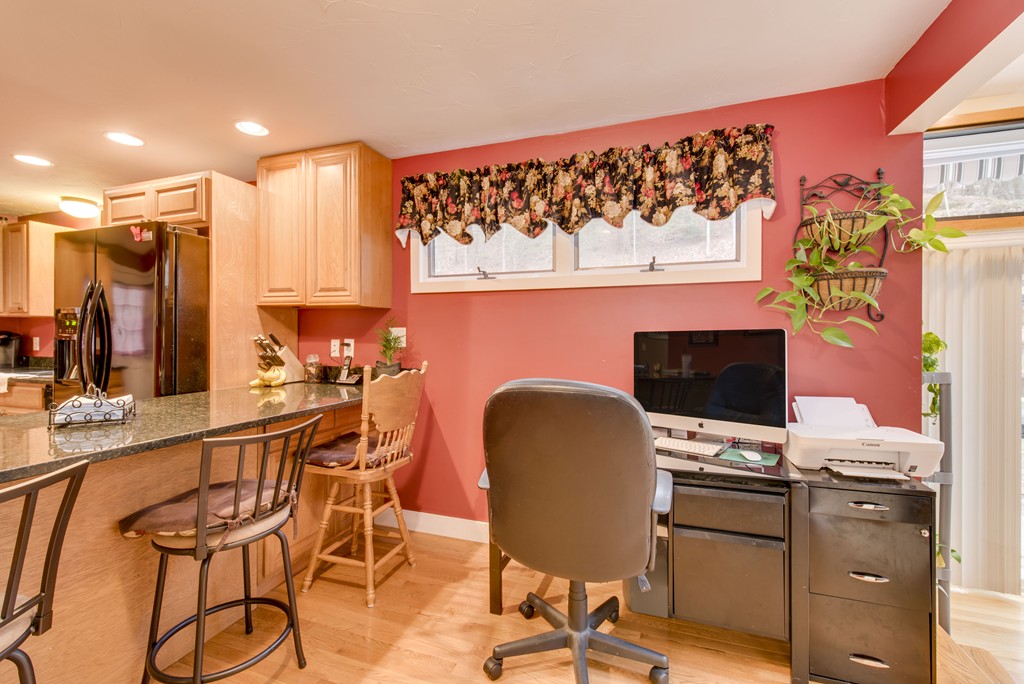 85 Valley Path Marshfield, MA 02050 - Photo 4 of 25