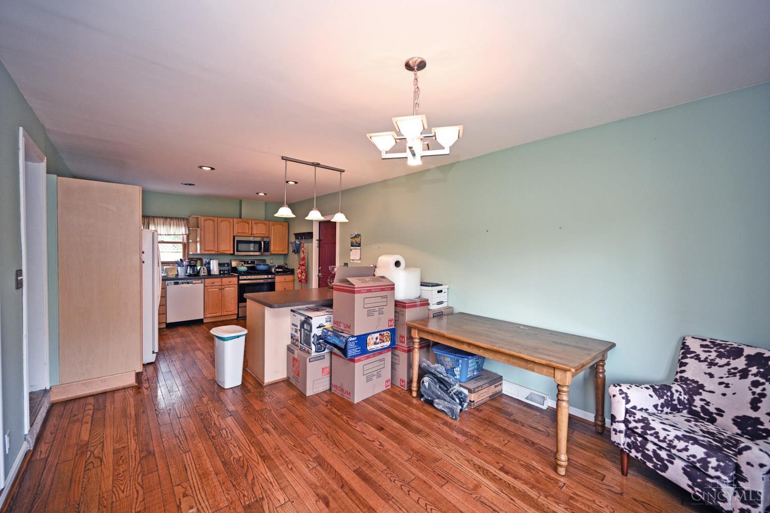 8265 Forest Road Cincinnati, OH 45255 - Photo 9 of 34
