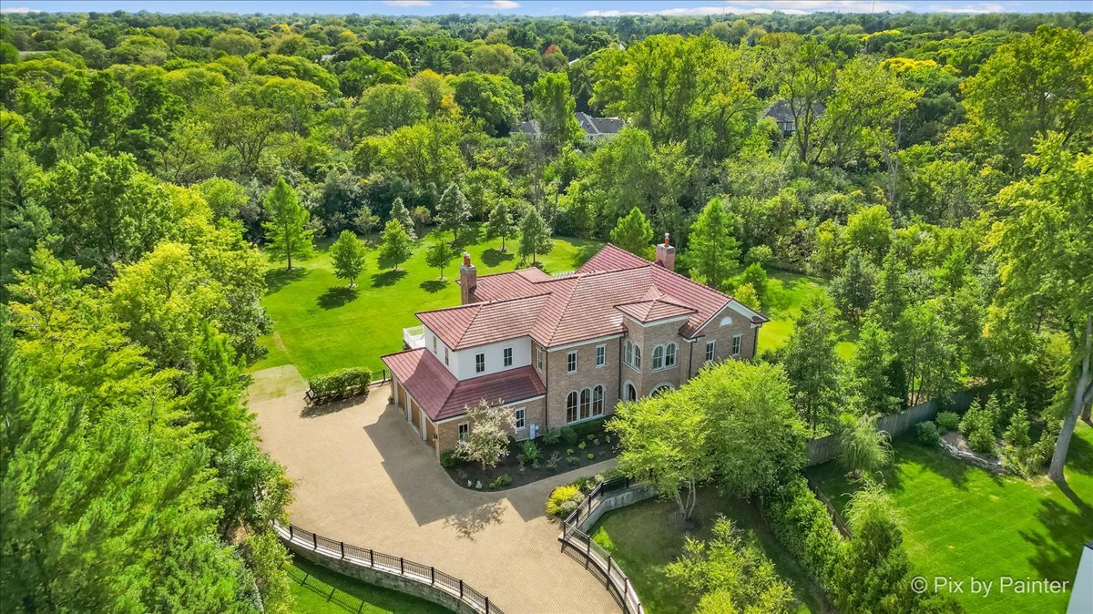 27 West Onwentsia Road Lake Forest, IL 60045 - Photo 3 of 84 a aerial view of a house with garden space and street view